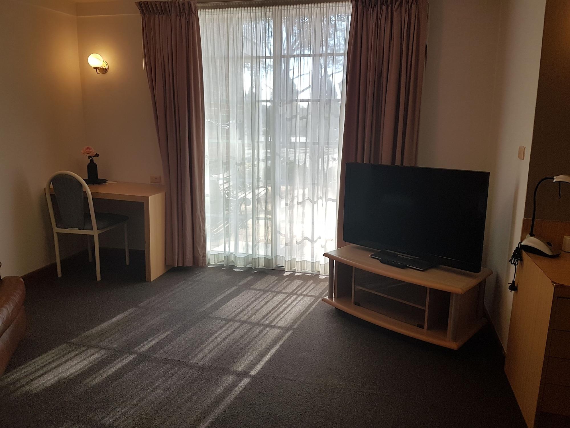 קווינביאן Golden Age Motor Inn מראה חיצוני תמונה