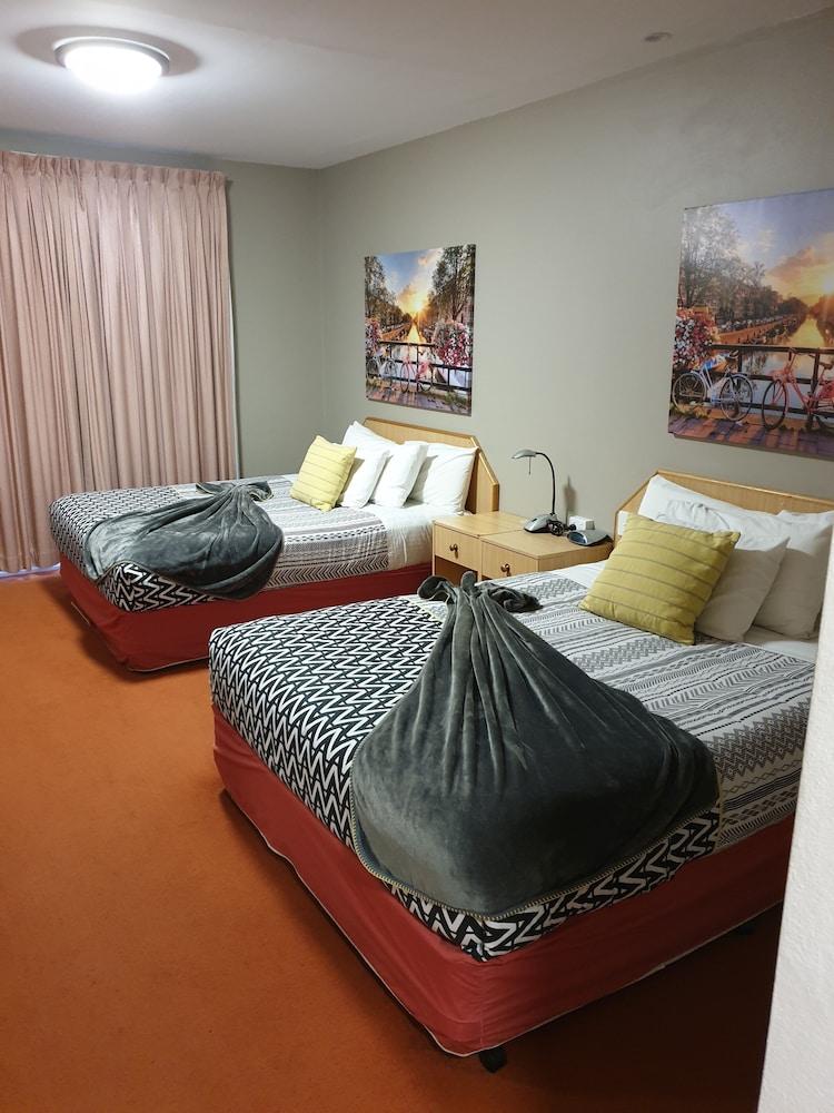קווינביאן Golden Age Motor Inn מראה חיצוני תמונה