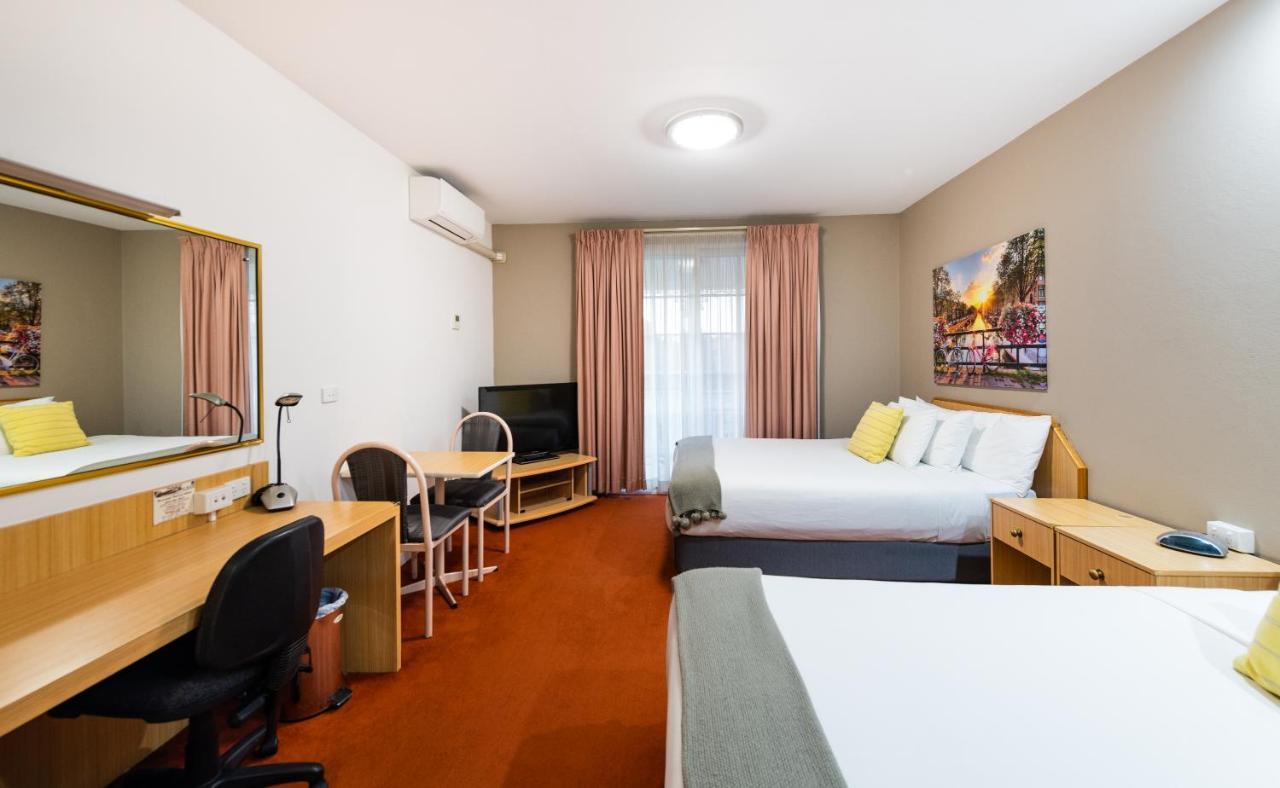 קווינביאן Golden Age Motor Inn מראה חיצוני תמונה